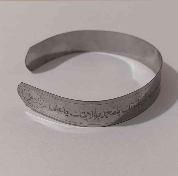 دستبند دعا ی ناد علی فلزی فنری دست بند النگویی مذهبی ادعیه و ذکر دار رنگ استیل / دستبند زنانه و مردانه